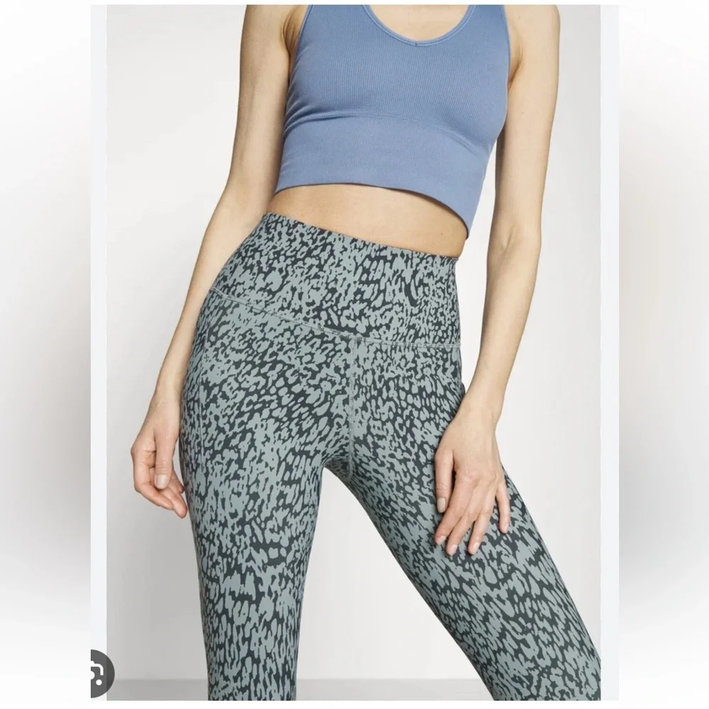 NWT Athleta Salutation Printed Joggers Petrol Blue Size M - Picture 1 of 9